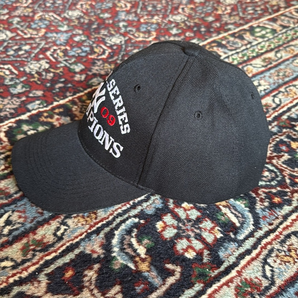 New York Yankees World Series 2009 Champions Black Velcro Adjustable Hat - Picture 4 of 6